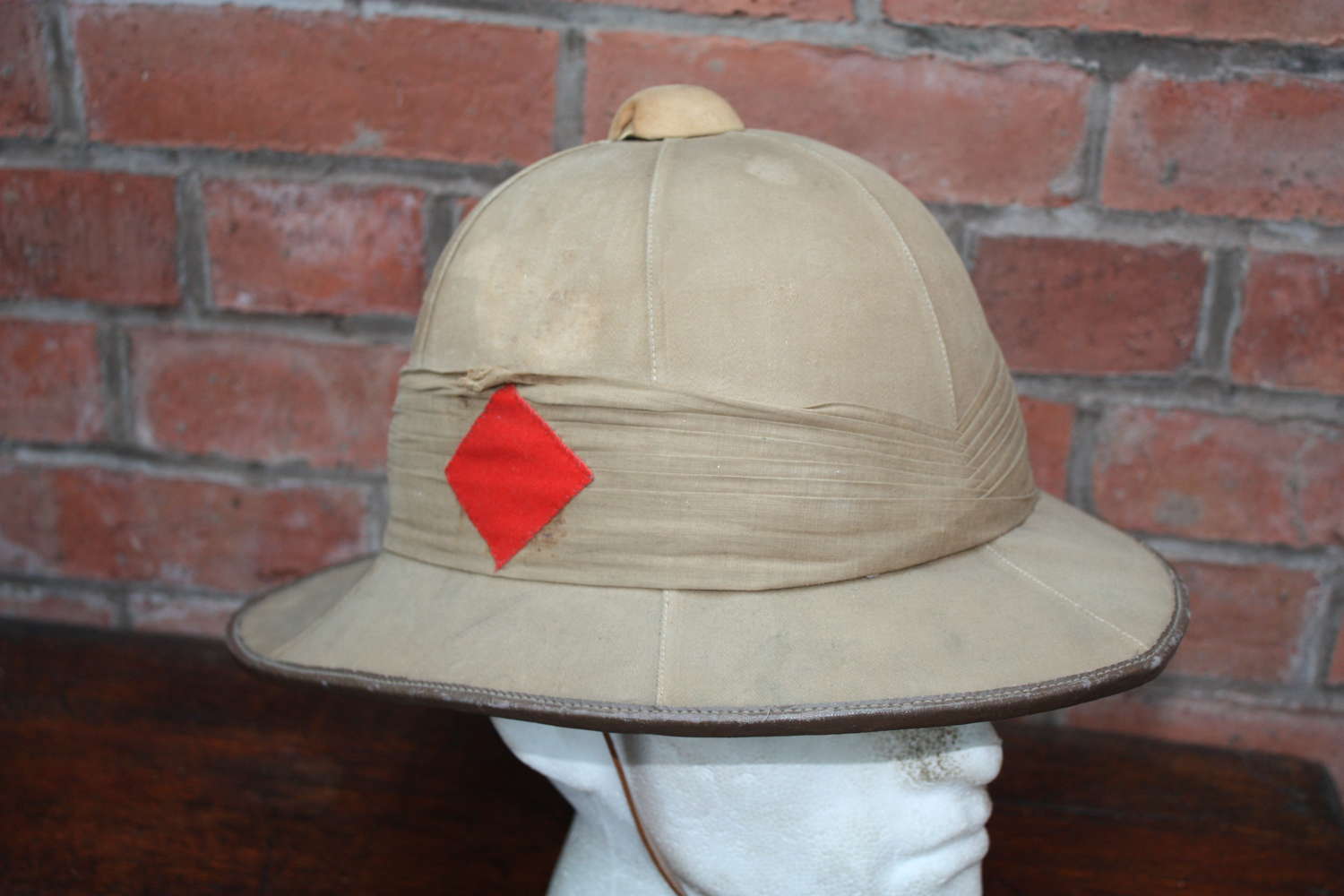 Officers Post WW1 Pith Sun Helmet with diamond flash