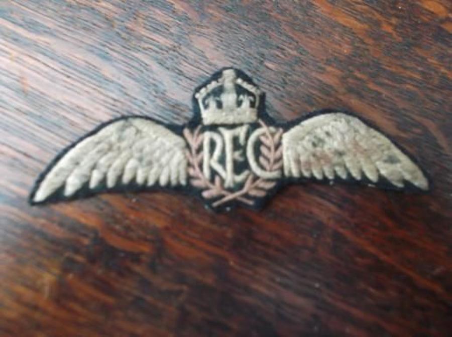 WW1 British RFC Pilots tunic breast wings badge