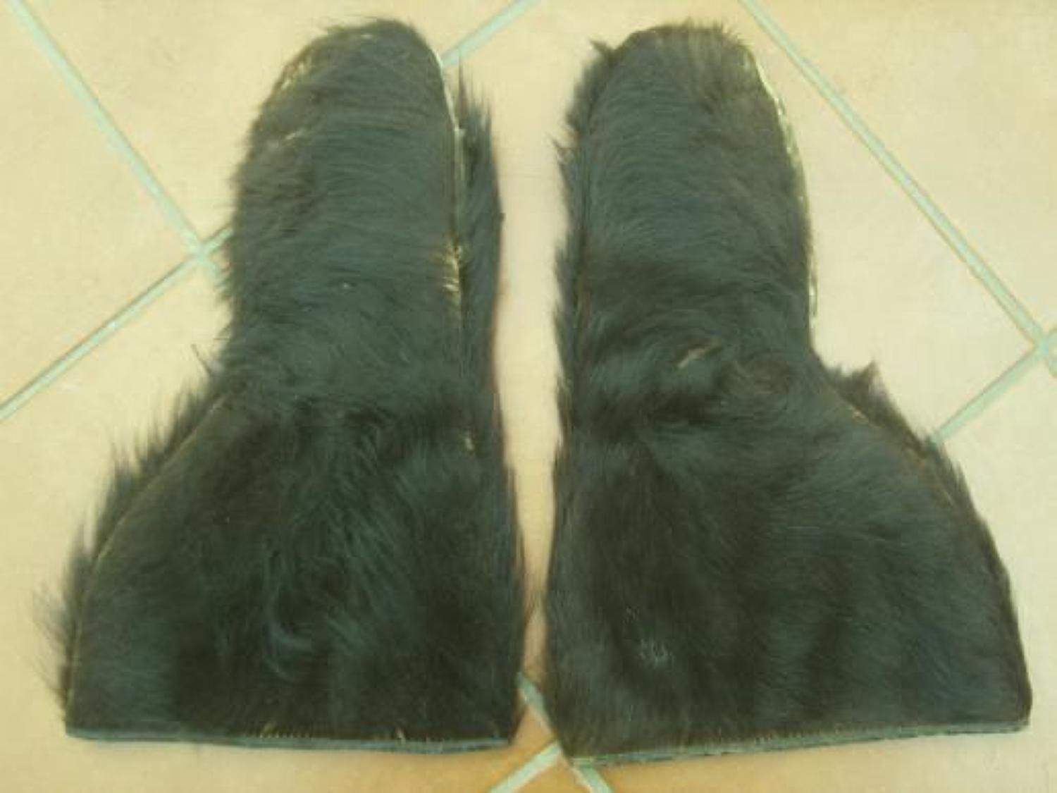 WW1 Bearskin Aviators Type Gloves. Leather gauntlet style with black b