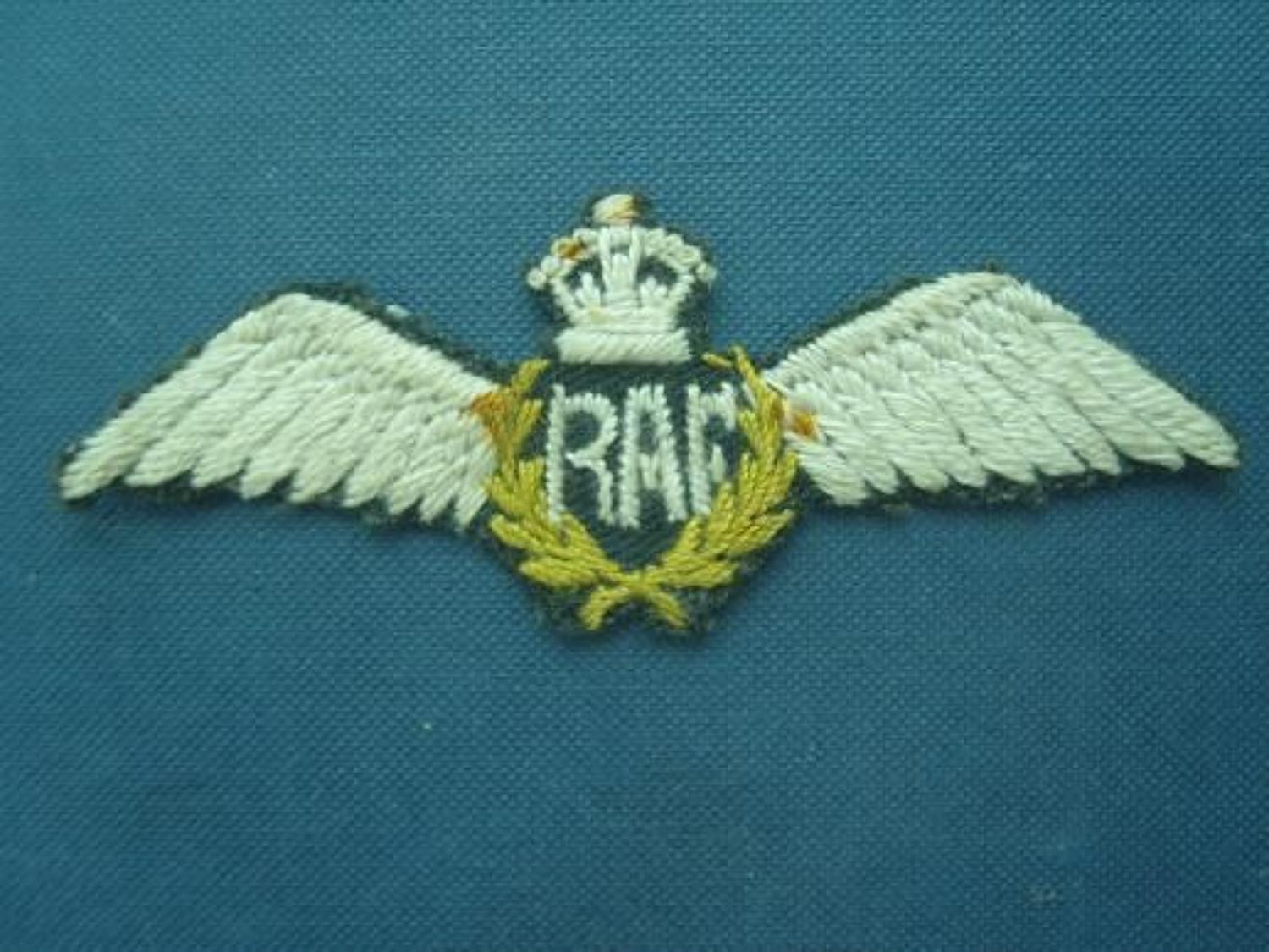 Late WW1 British RAF Pilots tunic breast wings badge