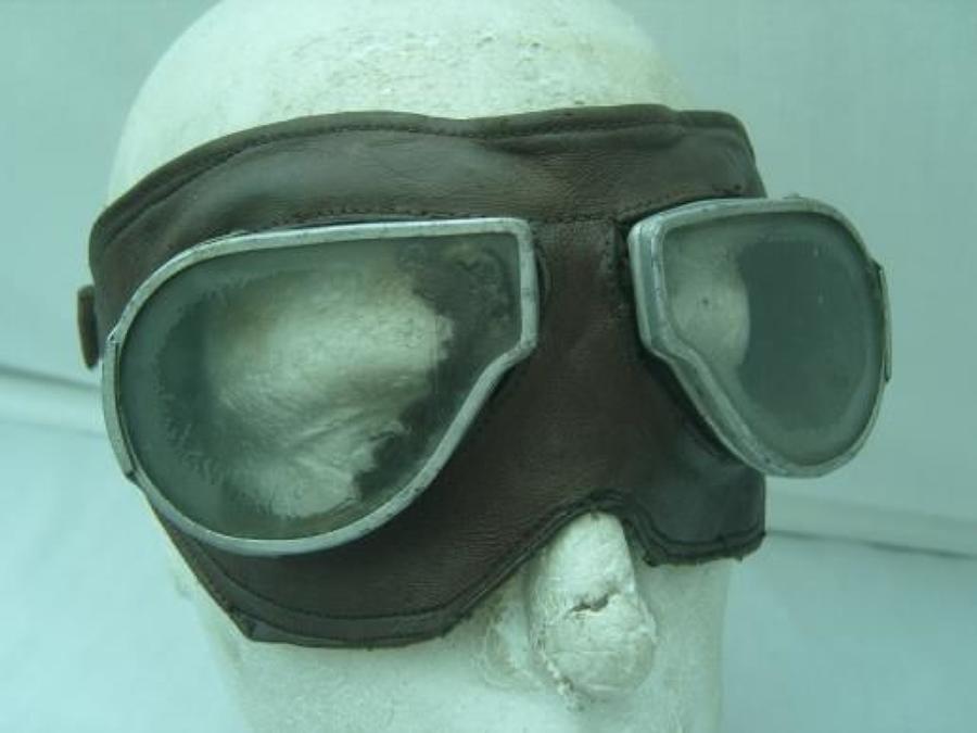 BRITISH WW1 LEATHER FLYING GOGGLES