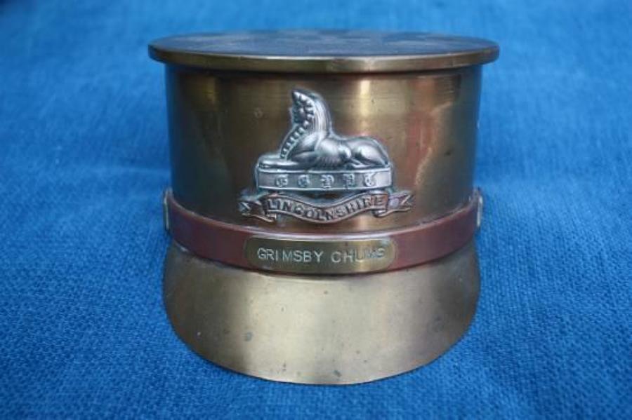 WW1 Trench Art: 1918 Dated Lincolnshire Regiment (Grimsby Chums) badged brass service dress cap.
