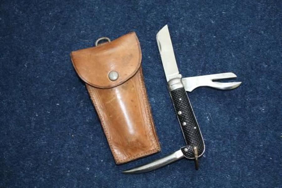 WW2 British Armed Forces Jack knife. Dated 1940 & leather case.