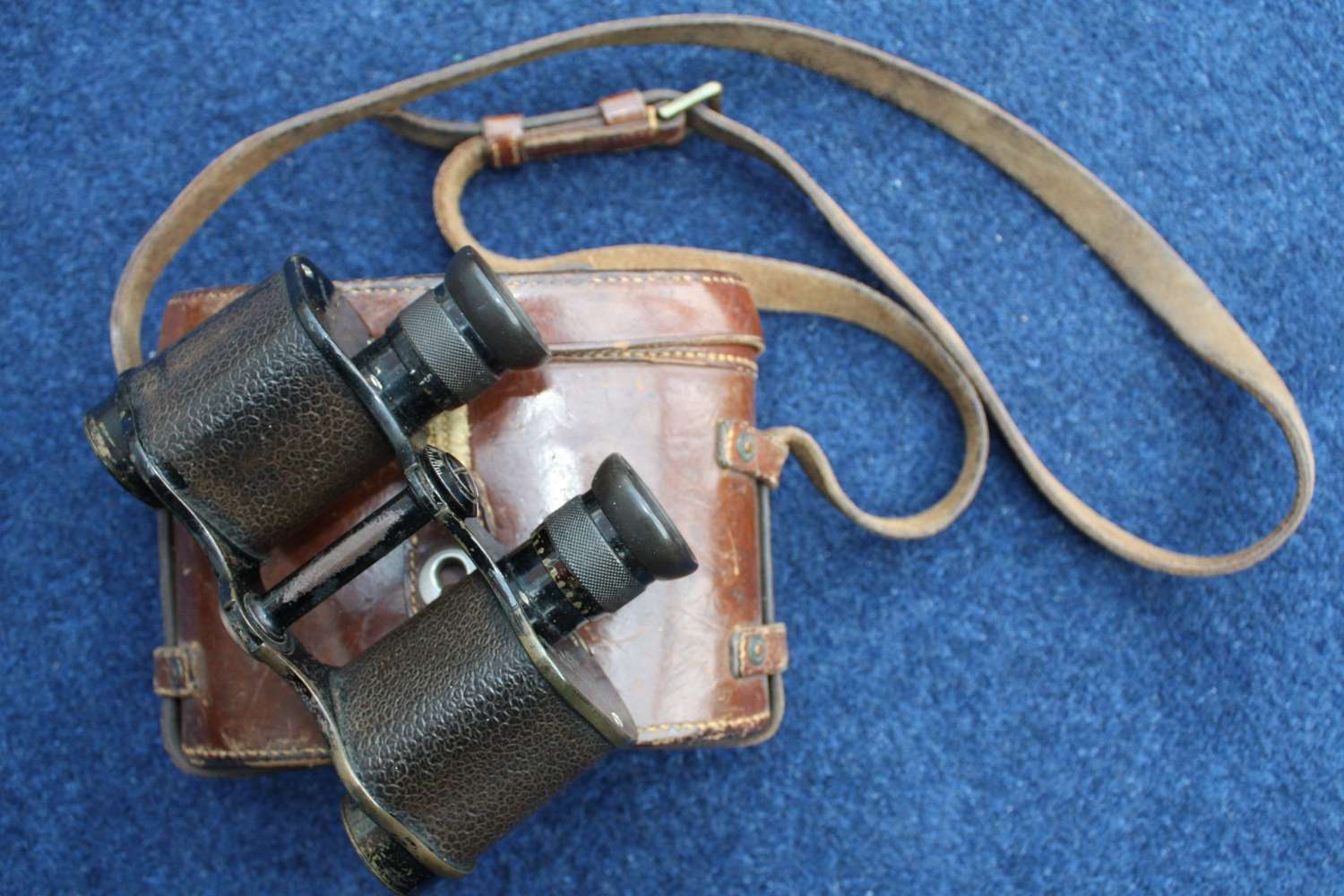 1914 dated WW1 British Army Officer's Ross Binoculars in Leather case.