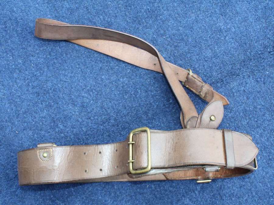 1918 DATED BRITISH ARMY OFFICERS LEATHER SAM BROWNE BELT & CROSS STRAP