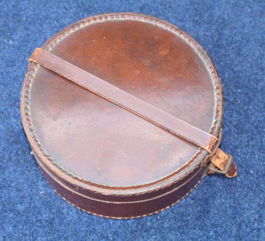 WW1 British Army Officers Round Leather Box for canteen or collars