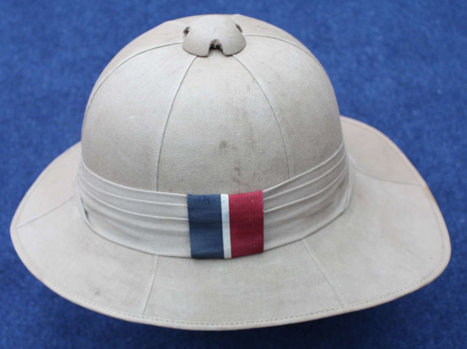 WW2 RAF Pith Helmet in Very Good Condition. Size 6 7/8