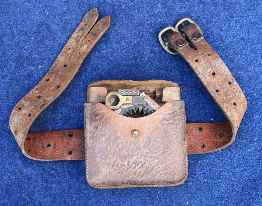 1917 Dated Leather Folding Trench Saw, Handles & Leather Pouch