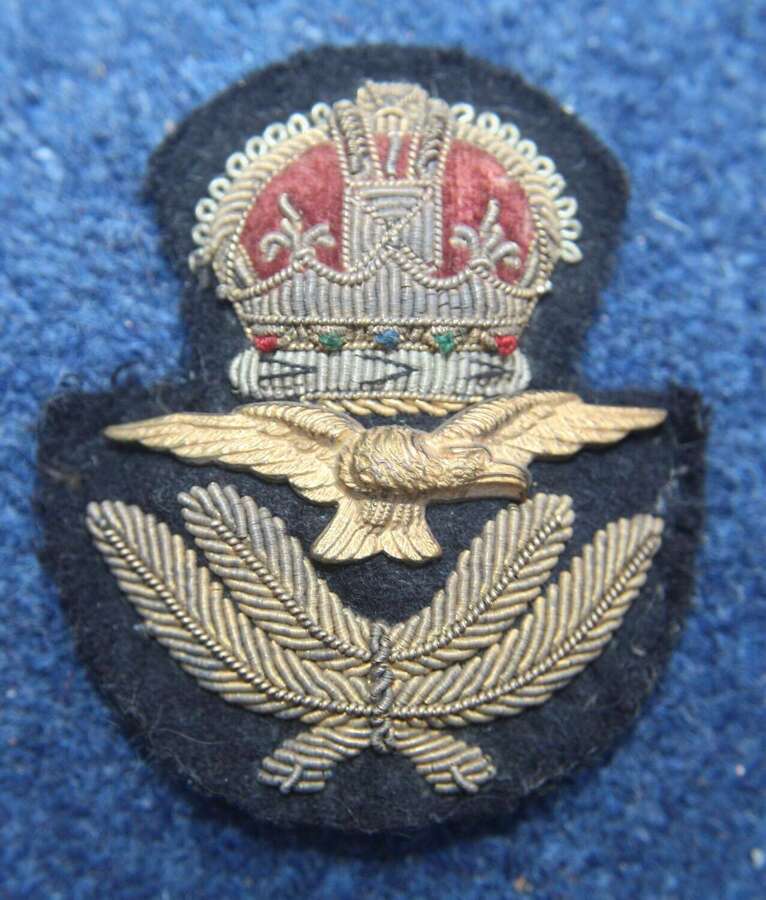 Royal Air Force Kings Crown Officers Cap Badge 1918 +. Very Good Condition.