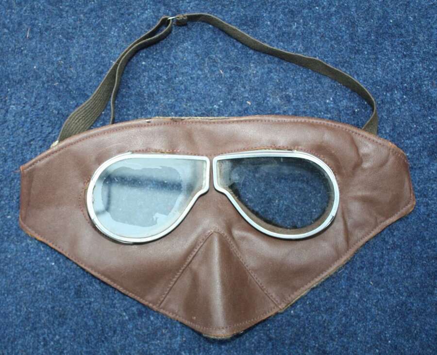 WW1 Pattern Aviation or Motoring goggles and combined leather face mask.