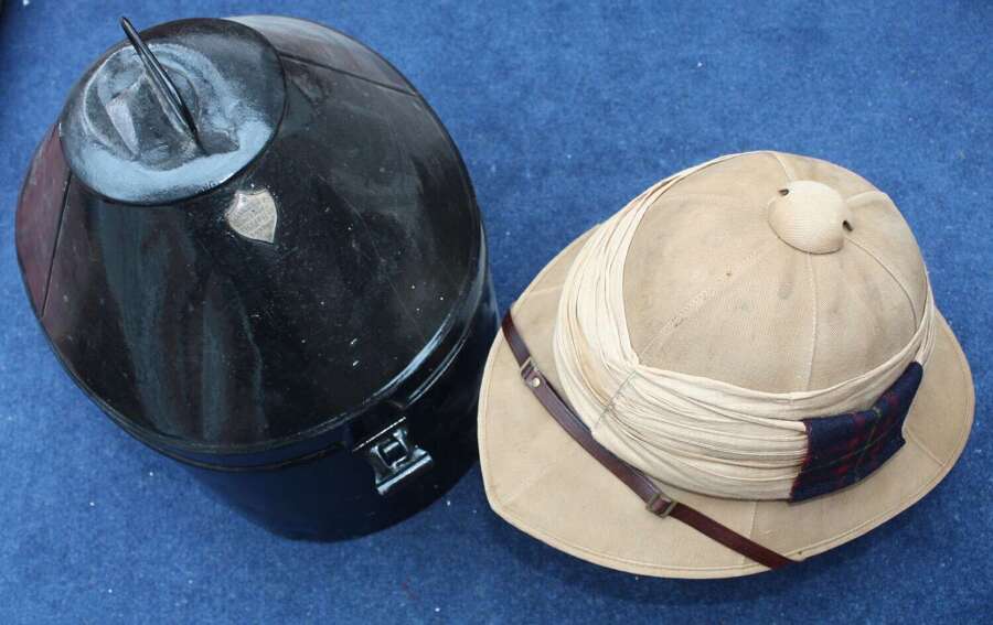 WW1 Cameron Highlanders named (D Douglas) Officers Pith Helmet  & Carrying Case