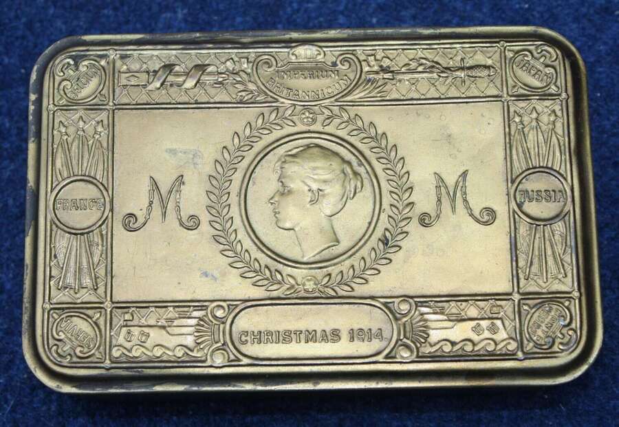 1914 Princess Mary Christmas brass Gift tin. Good condition no splits.