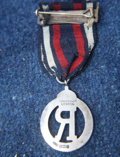 WW1 British Nursing hallmarked Silver Queen Alexandria Nursing Medal & ID Tag