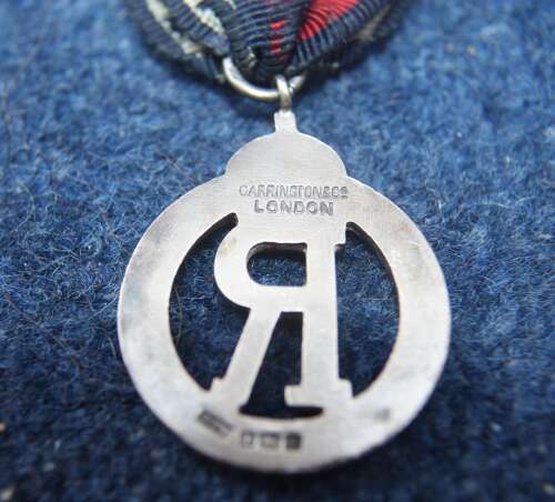 WW1 British Nursing hallmarked Silver Queen Alexandria Nursing Medal & ID Tag